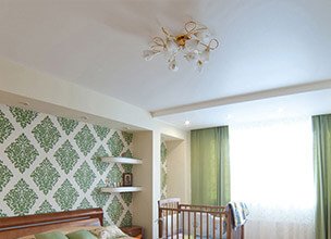 Сатиновые натяжные потолки в спальню 